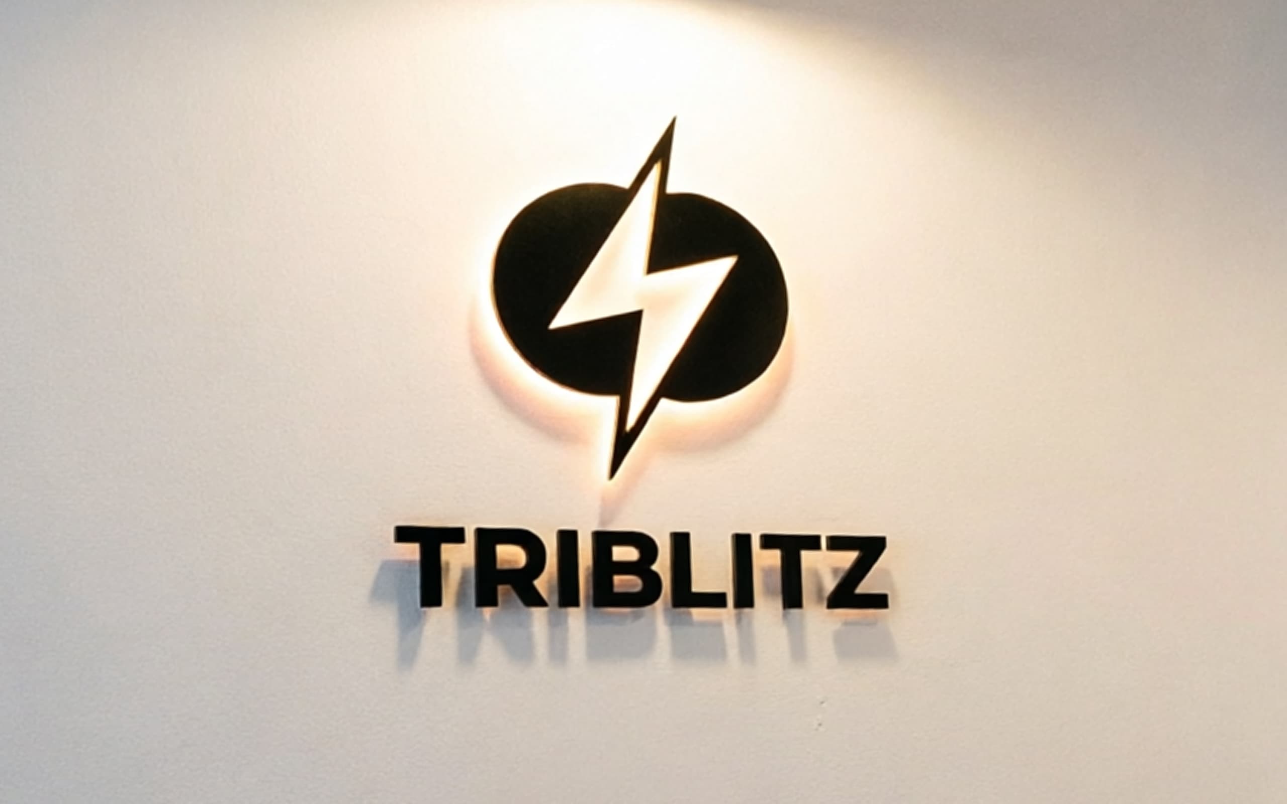 Крупный интерьерный кадр с коллекцией